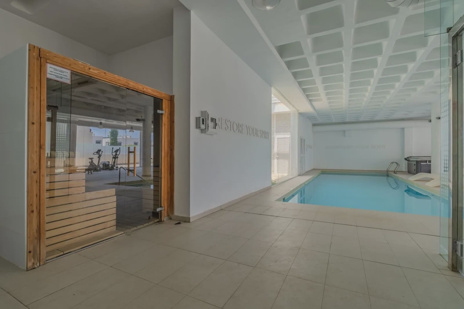 Apartamento de 2 habitaciones en Guardamar del Segura en venta con piscina garaje - 299.000 € (Ref: 9979357)