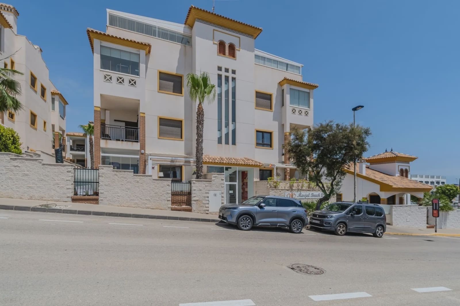 Apartamento de 2 habitaciones en Guardamar del Segura en venta con piscina garaje - 299.000 € (Ref: 9979357)