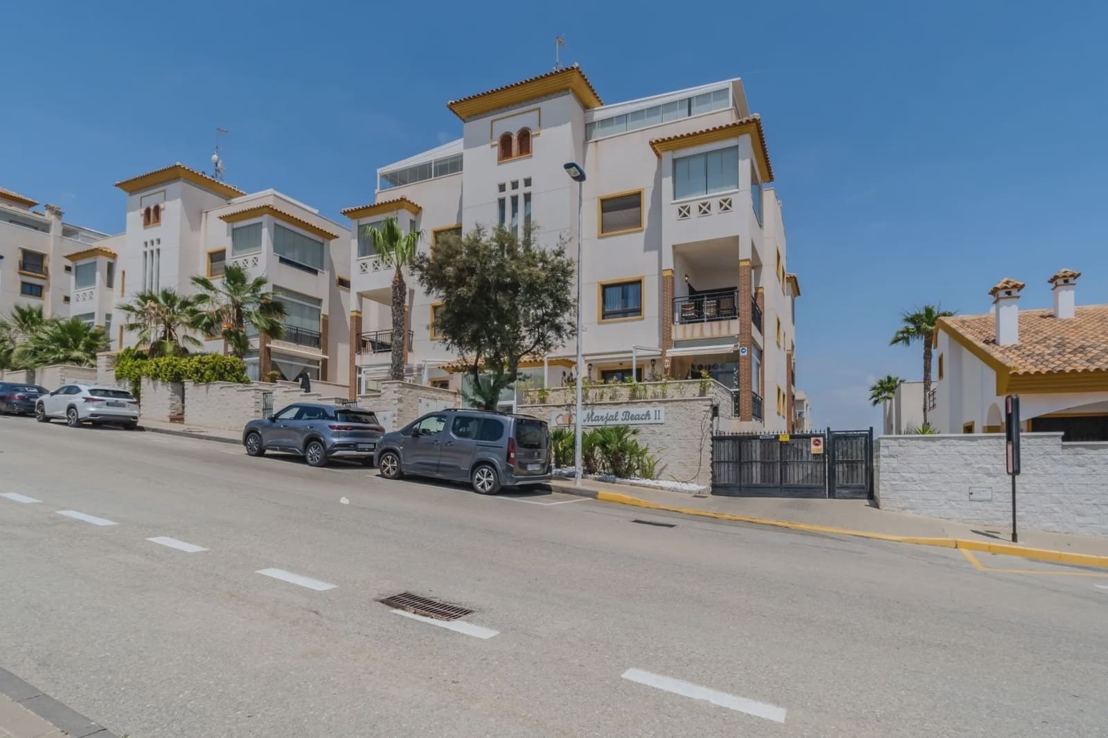 Apartamento de 2 habitaciones en Guardamar del Segura en venta con piscina garaje - 299.000 € (Ref: 9979357)