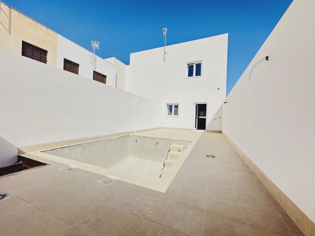Chalet de 3 habitaciones en Pilar de la Horadada en venta con piscina garaje - 265.000 € (Ref: 9979363)