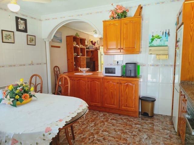 Casa de 3 habitaciones en La Zenia, Orihuela en venta con piscina garaje - 250.000 € (Ref: 9980063)