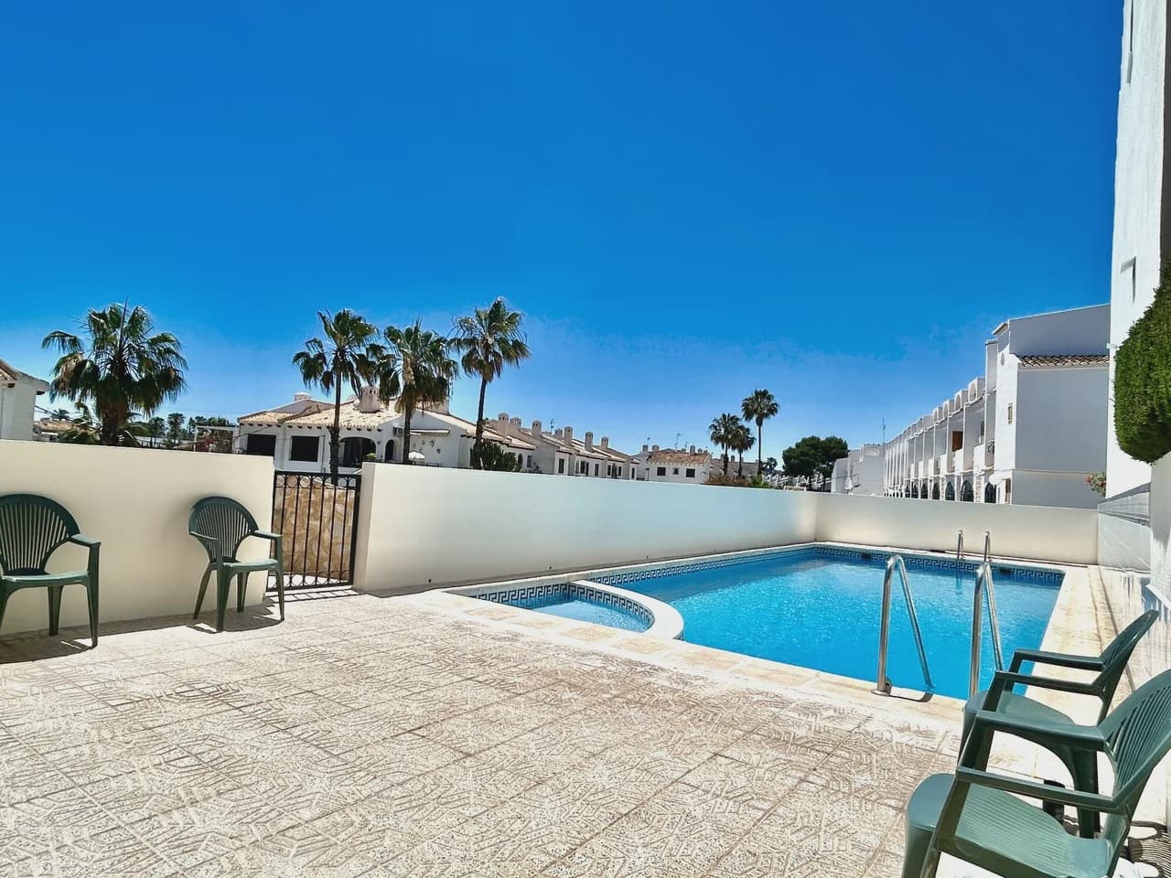 3 soverom Hus til salgs i La Zenia med svømmebasseng garasje - € 250 000 (Ref: 9980063)