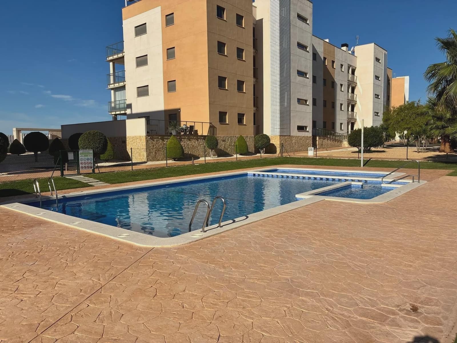 3 soverom Leilighet til salgs i Villamartin med svømmebasseng garasje - € 324 900 (Ref: 9980068)