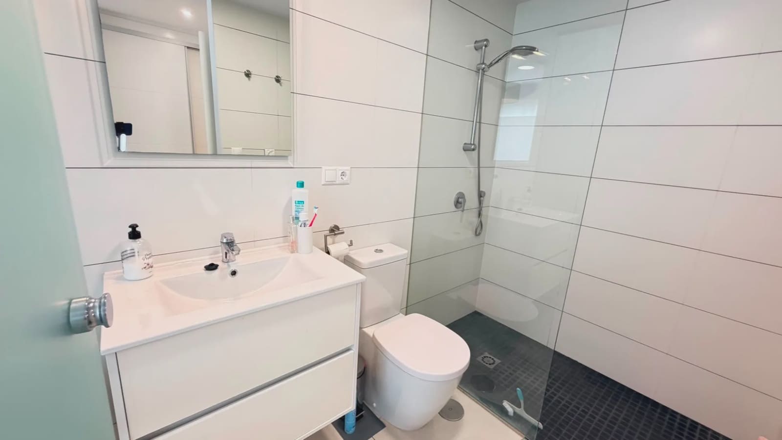 2 soverom Leilighet til salgs i Torrevieja med svømmebasseng garasje - € 235 000 (Ref: 9980123)