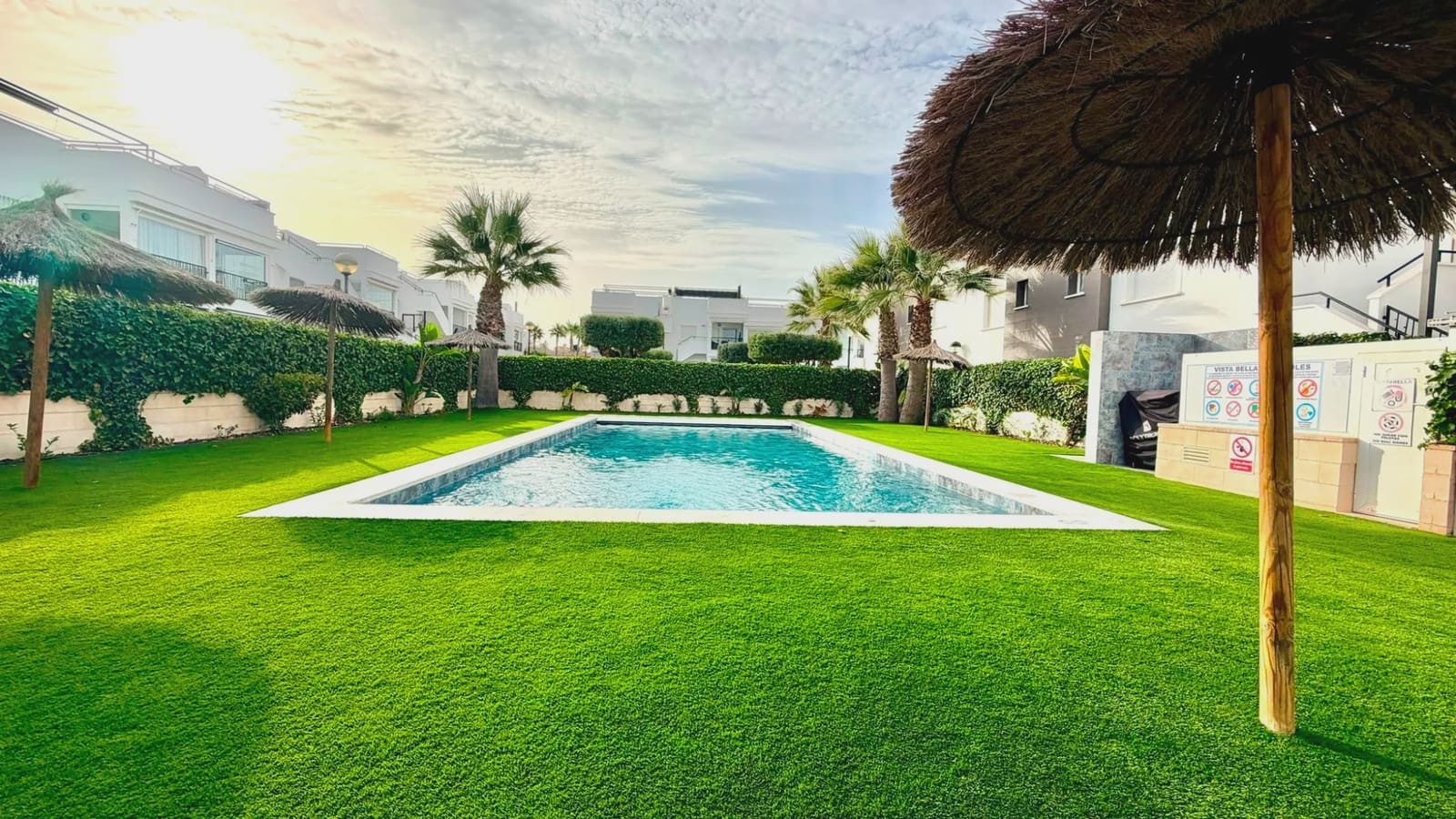 2 soverom Leilighet til salgs i Torrevieja med svømmebasseng garasje - € 235 000 (Ref: 9980123)