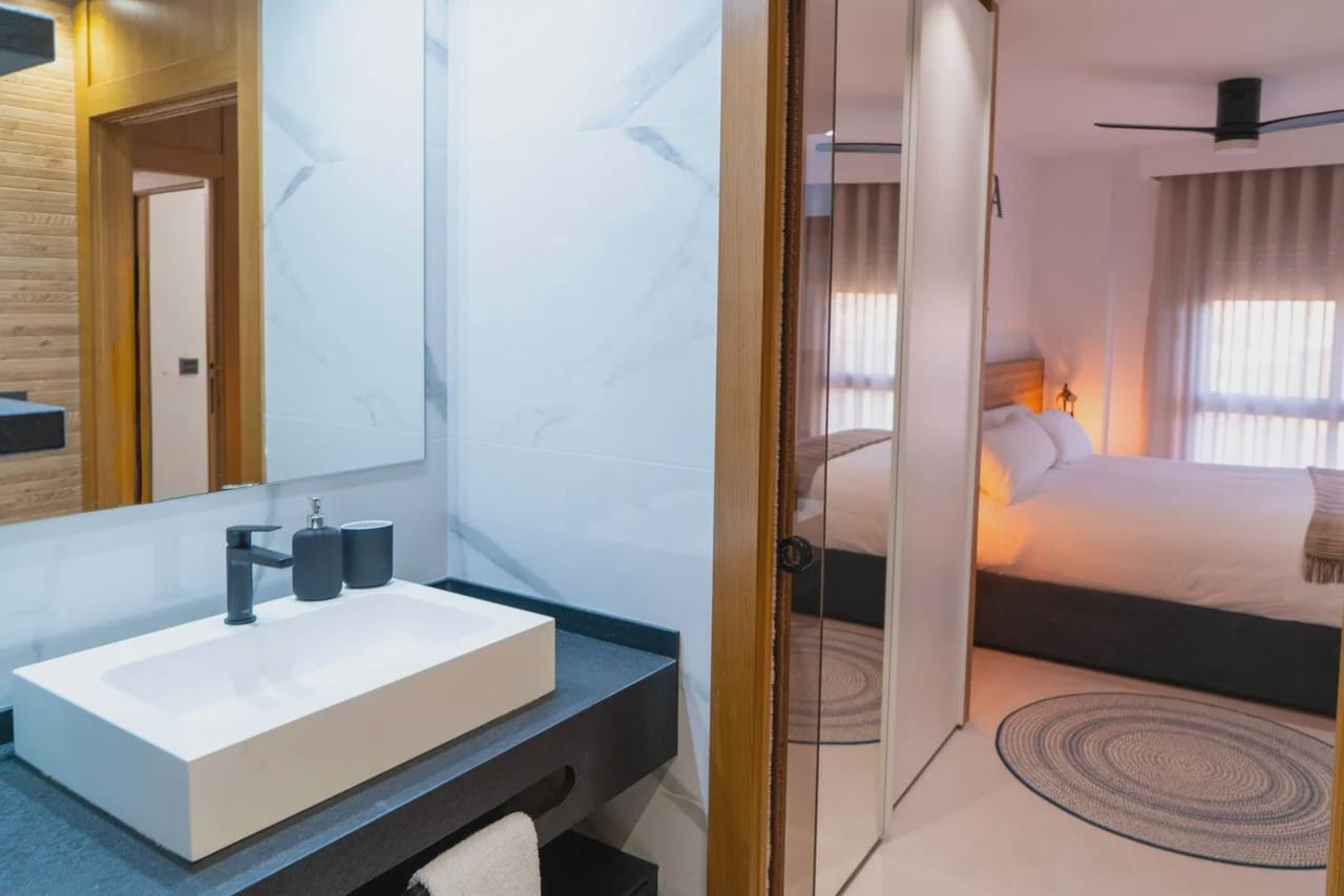 2 Zimmer Apartment zu verkaufen in La Veleta mit Pool - 273.000 € (Ref: 9980128)