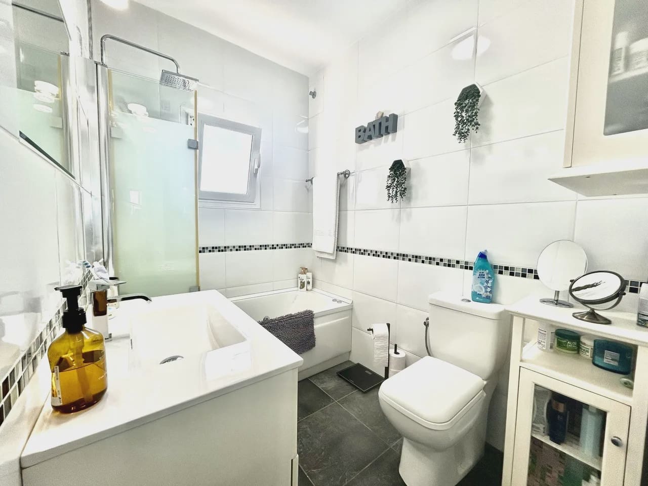 Chalet de 2 habitaciones en Villamartin en venta con piscina garaje - 390.000 € (Ref: 9980130)