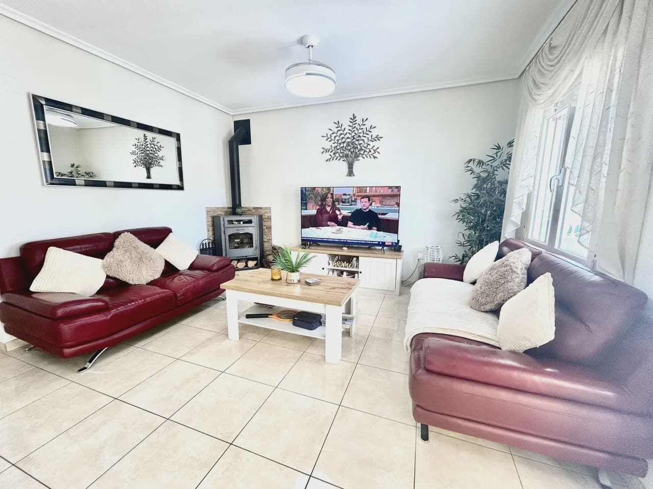 Chalet de 2 habitaciones en Villamartin en venta con piscina garaje - 390.000 € (Ref: 9980130)