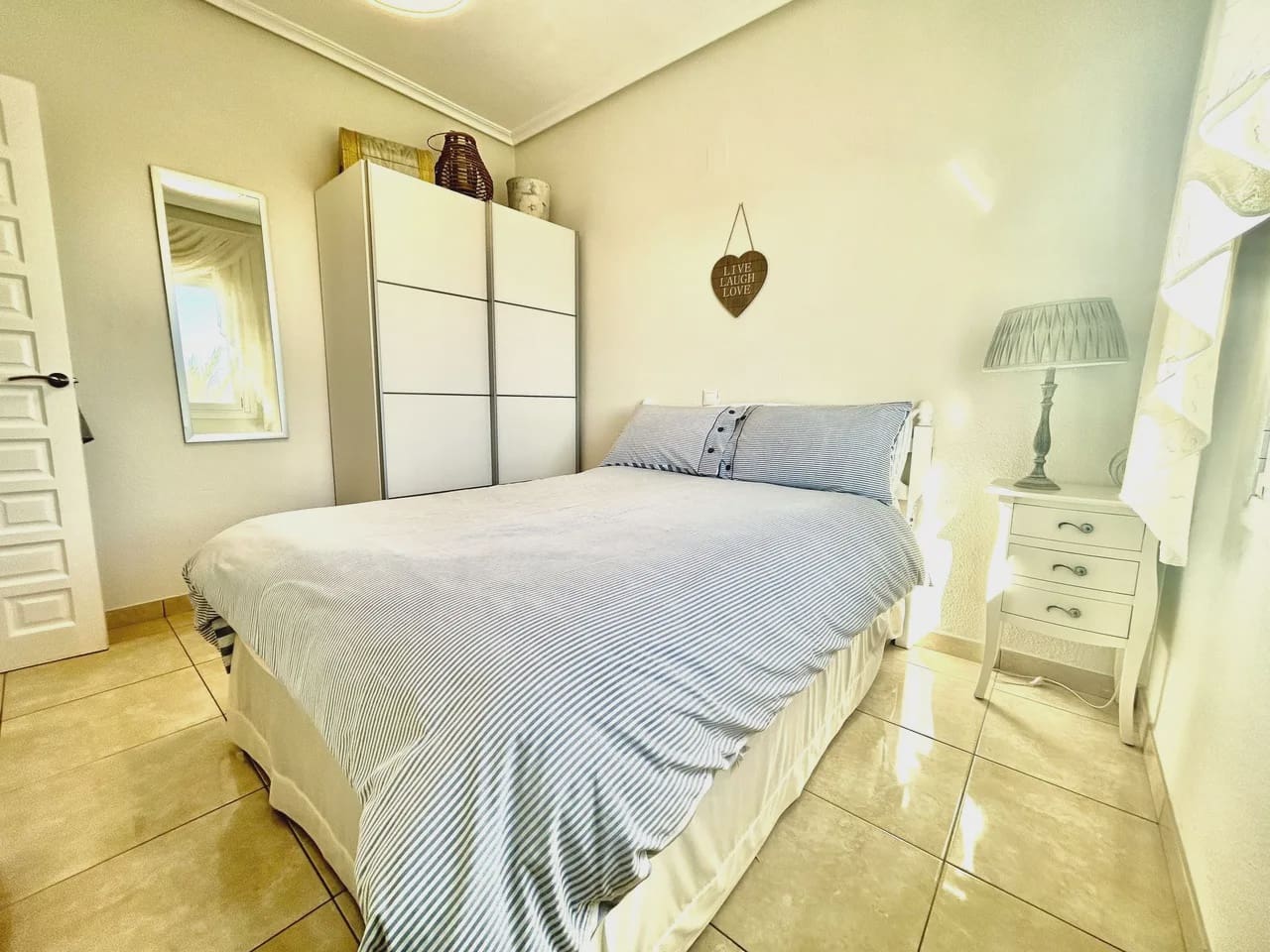 Chalet de 2 habitaciones en Villamartin en venta con piscina garaje - 390.000 € (Ref: 9980130)