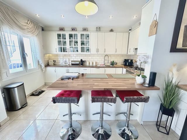 Chalet de 2 habitaciones en Villamartin, Orihuela en venta con piscina garaje - 390.000 € (Ref: 9980130)