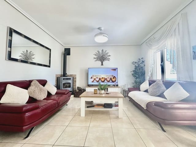 Chalet de 2 habitaciones en Villamartin, Orihuela en venta con piscina garaje - 390.000 € (Ref: 9980130)