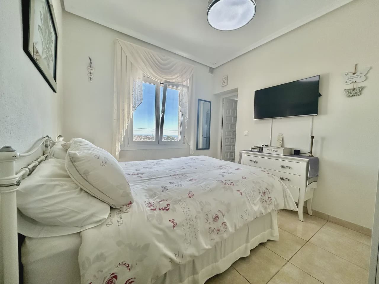Chalet de 2 habitaciones en Villamartin en venta con piscina garaje - 390.000 € (Ref: 9980130)