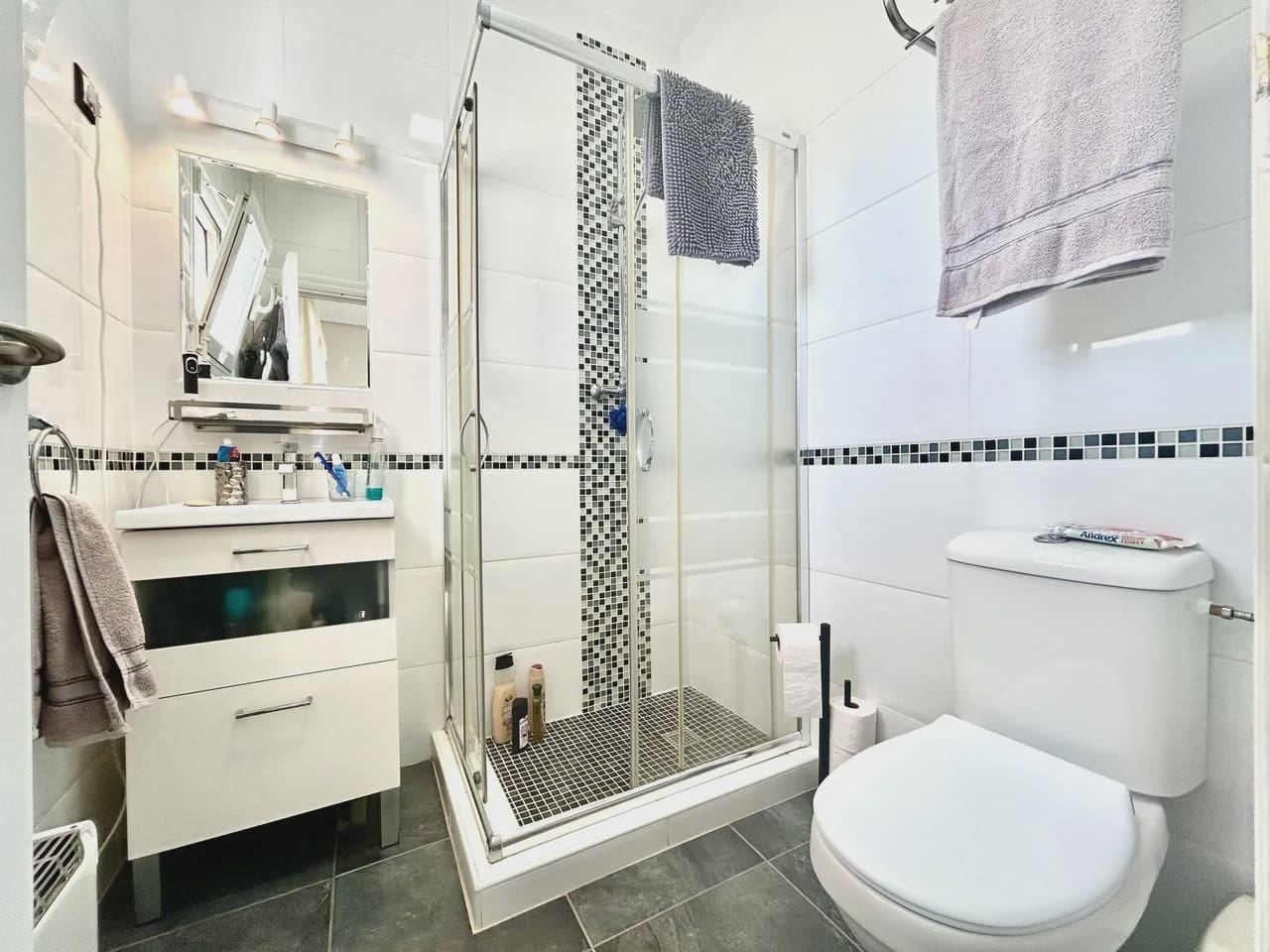 Chalet de 2 habitaciones en Villamartin en venta con piscina garaje - 390.000 € (Ref: 9980130)