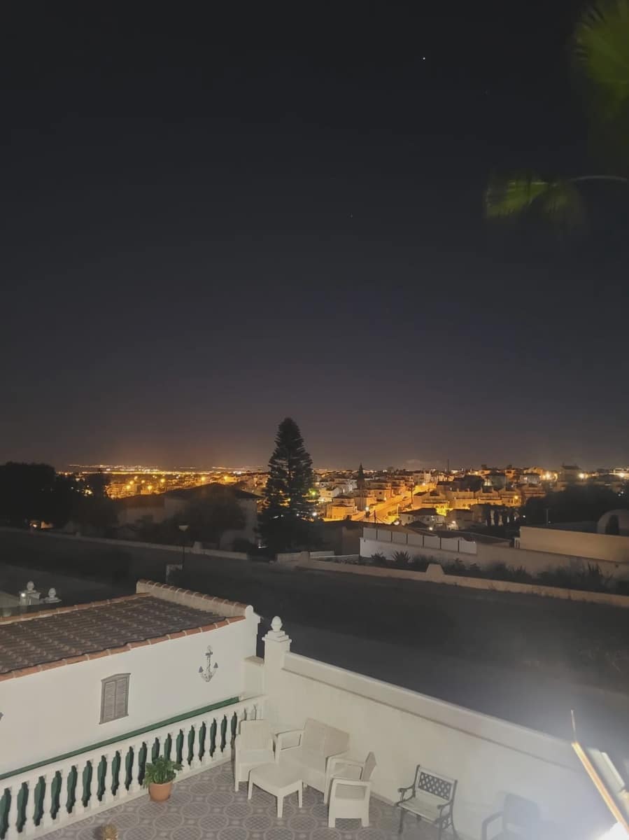 Chalet de 2 habitaciones en Villamartin en venta con piscina garaje - 390.000 € (Ref: 9980130)