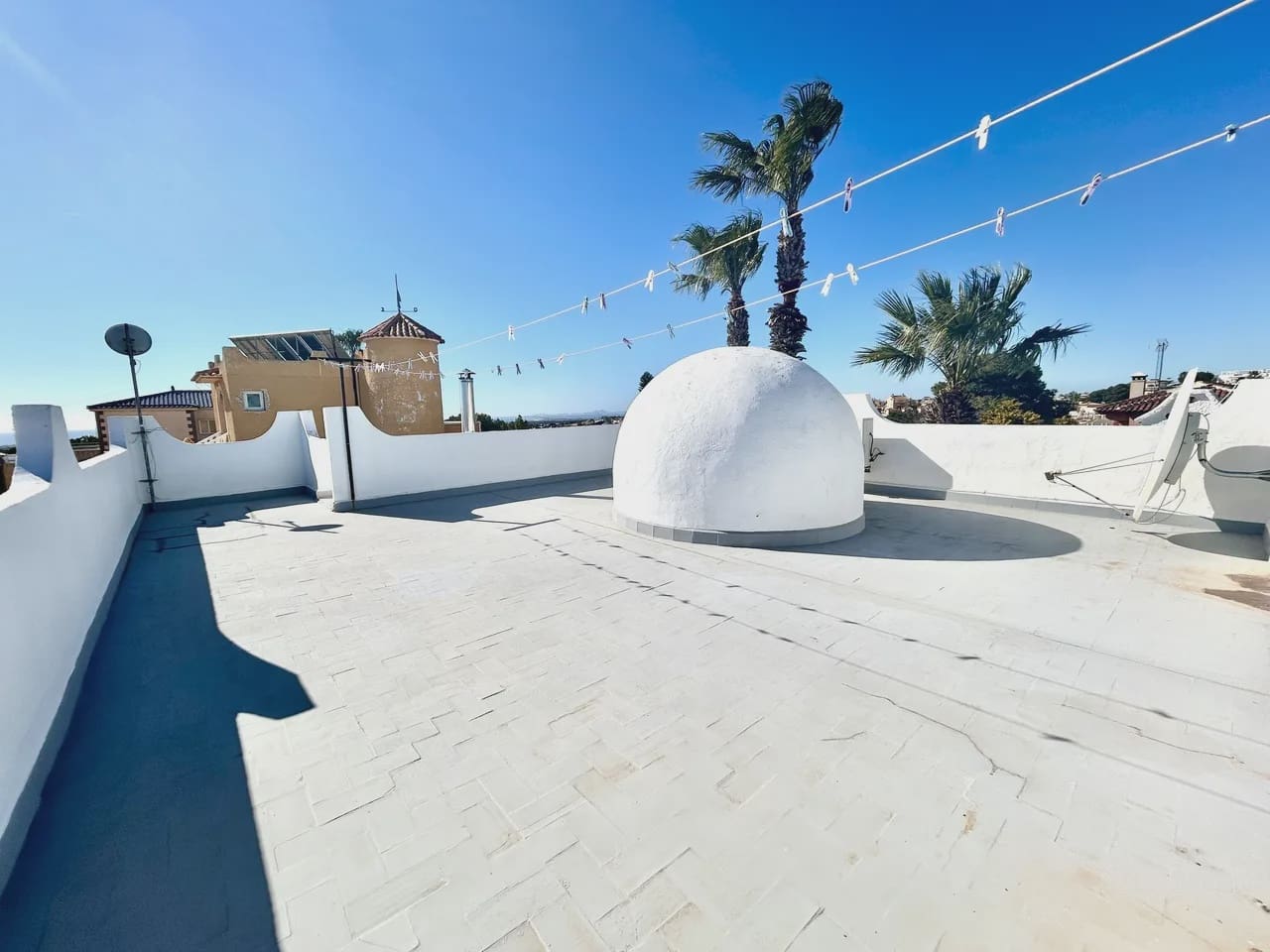 Chalet de 2 habitaciones en Villamartin en venta con piscina garaje - 390.000 € (Ref: 9980130)