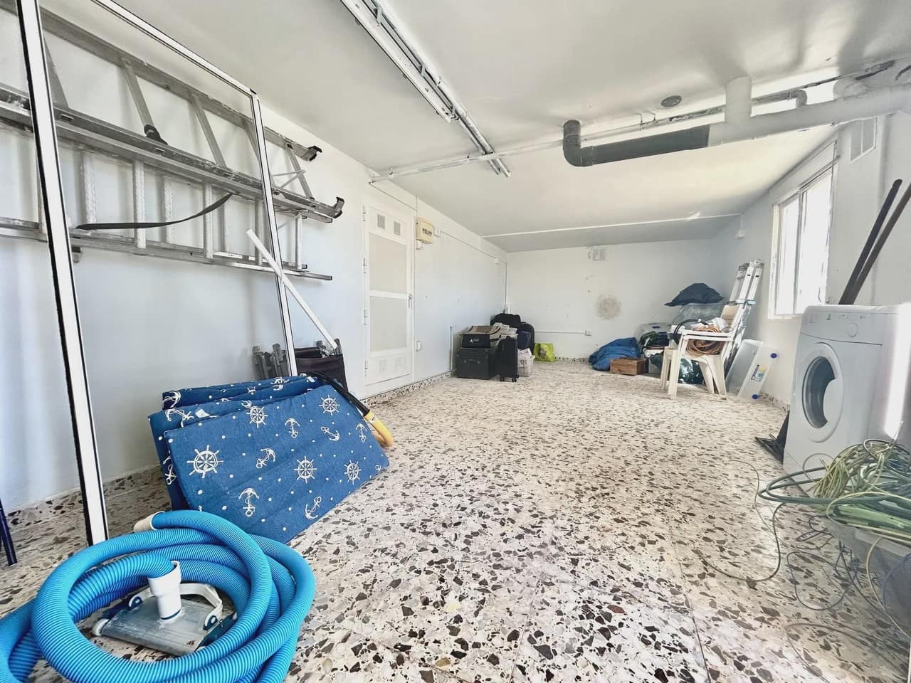 Chalet de 2 habitaciones en Villamartin en venta con piscina garaje - 390.000 € (Ref: 9980130)