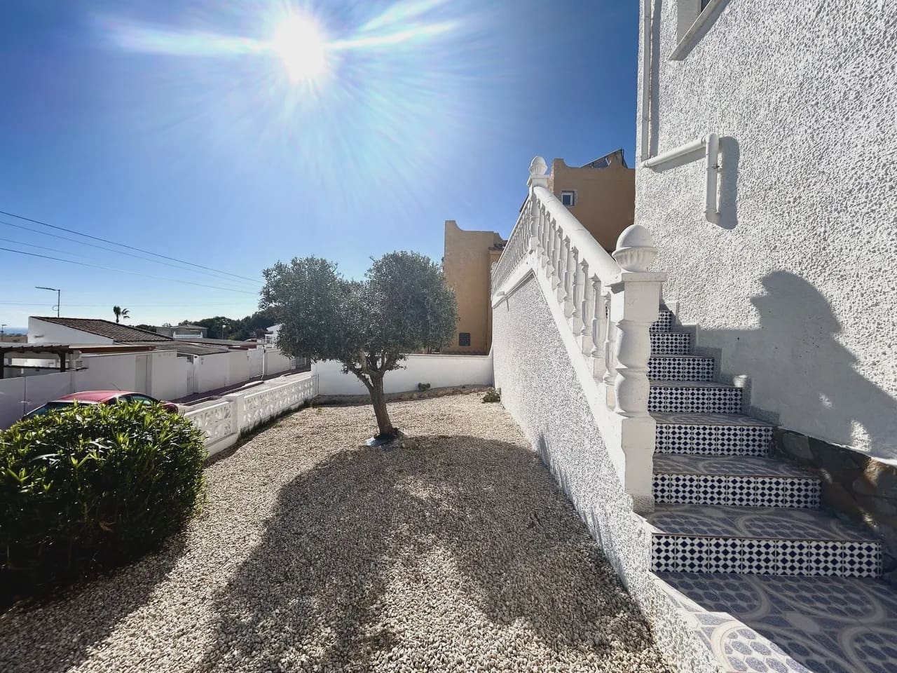 Chalet de 2 habitaciones en Villamartin en venta con piscina garaje - 390.000 € (Ref: 9980130)