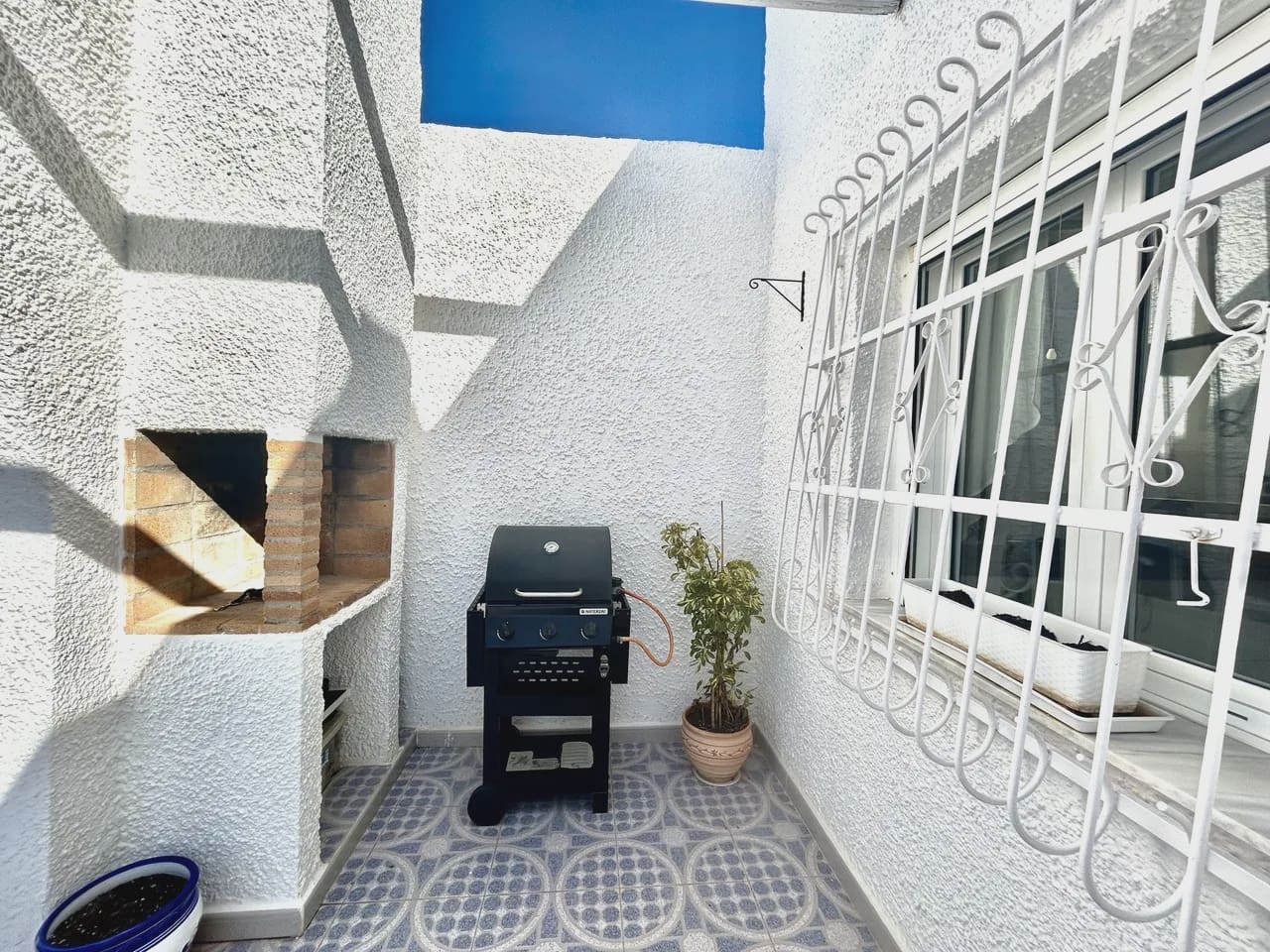 Chalet de 2 habitaciones en Villamartin en venta con piscina garaje - 390.000 € (Ref: 9980130)