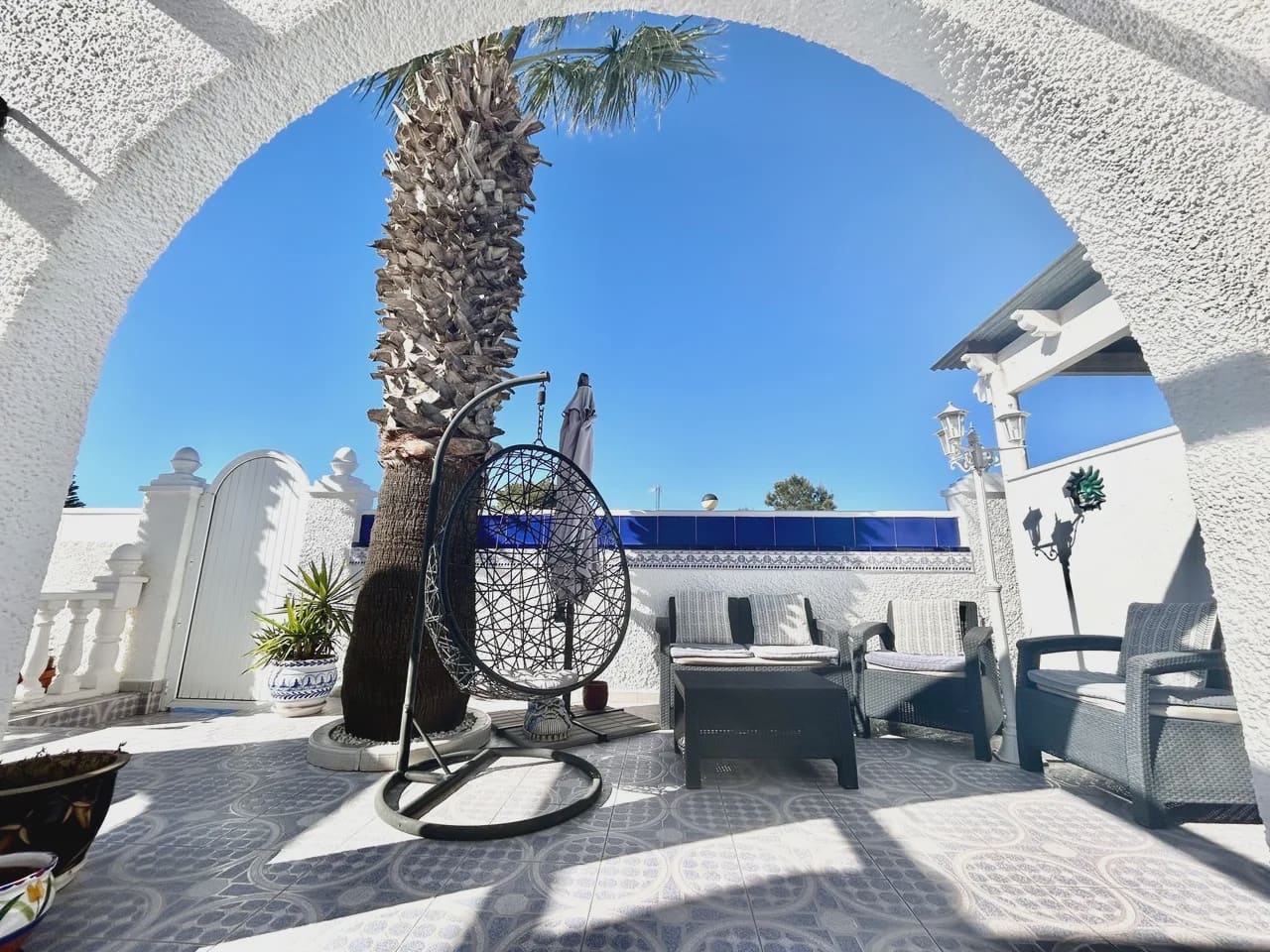 Chalet de 2 habitaciones en Villamartin en venta con piscina garaje - 390.000 € (Ref: 9980130)