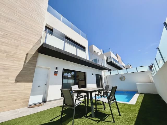 2 bedroom Villa for sale in Villamartin, Orihuela with pool garage - € 425,000 (Ref: 9980131)