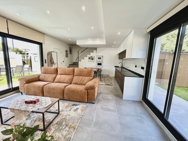 2 bedroom Villa for sale in Villamartin, Orihuela with pool garage - € 425,000 (Ref: 9980131)