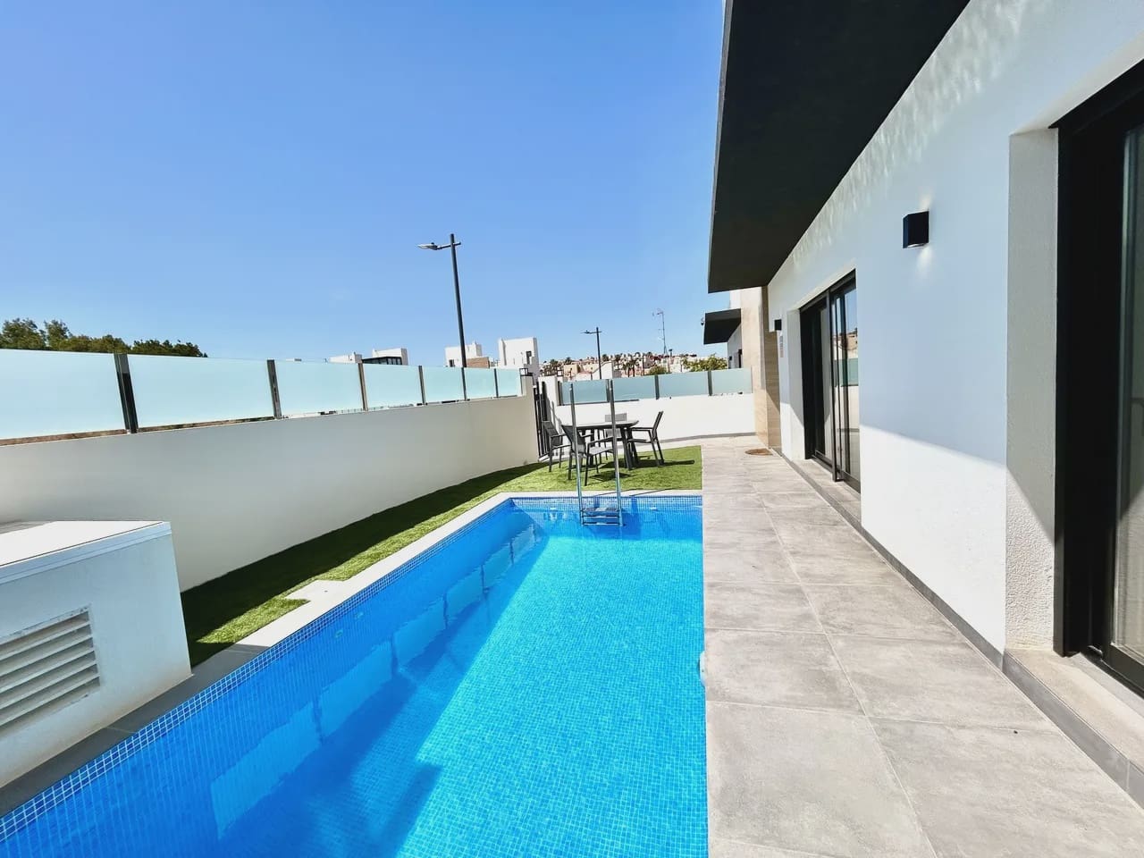 2 bedroom Villa for sale in Villamartin with pool garage - € 425,000 (Ref: 9980131)