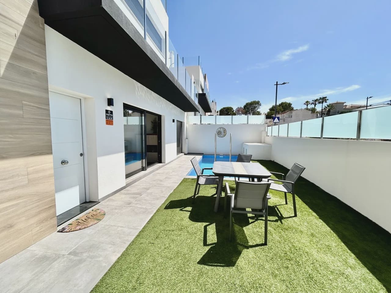 2 bedroom Villa for sale in Villamartin with pool garage - € 425,000 (Ref: 9980131)