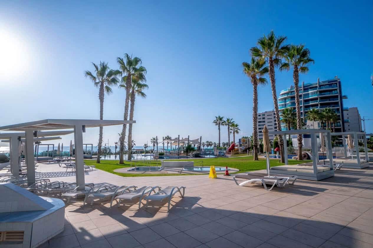2 soveværelse Lejlighed til salg i Torrevieja med swimmingpool garage - € 450.000 (Ref: 9980133)