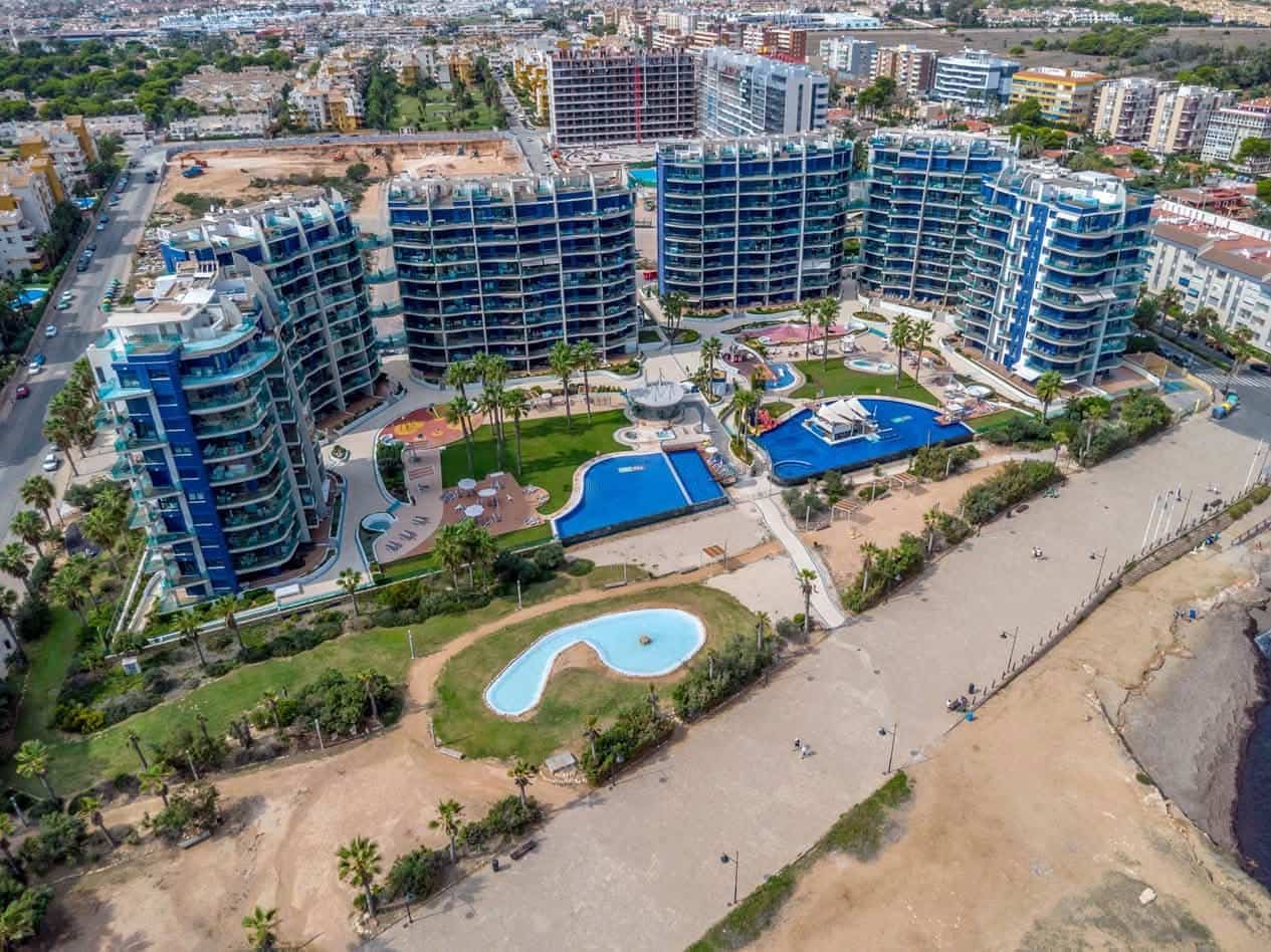 2 soveværelse Lejlighed til salg i Torrevieja med swimmingpool garage - € 450.000 (Ref: 9980133)