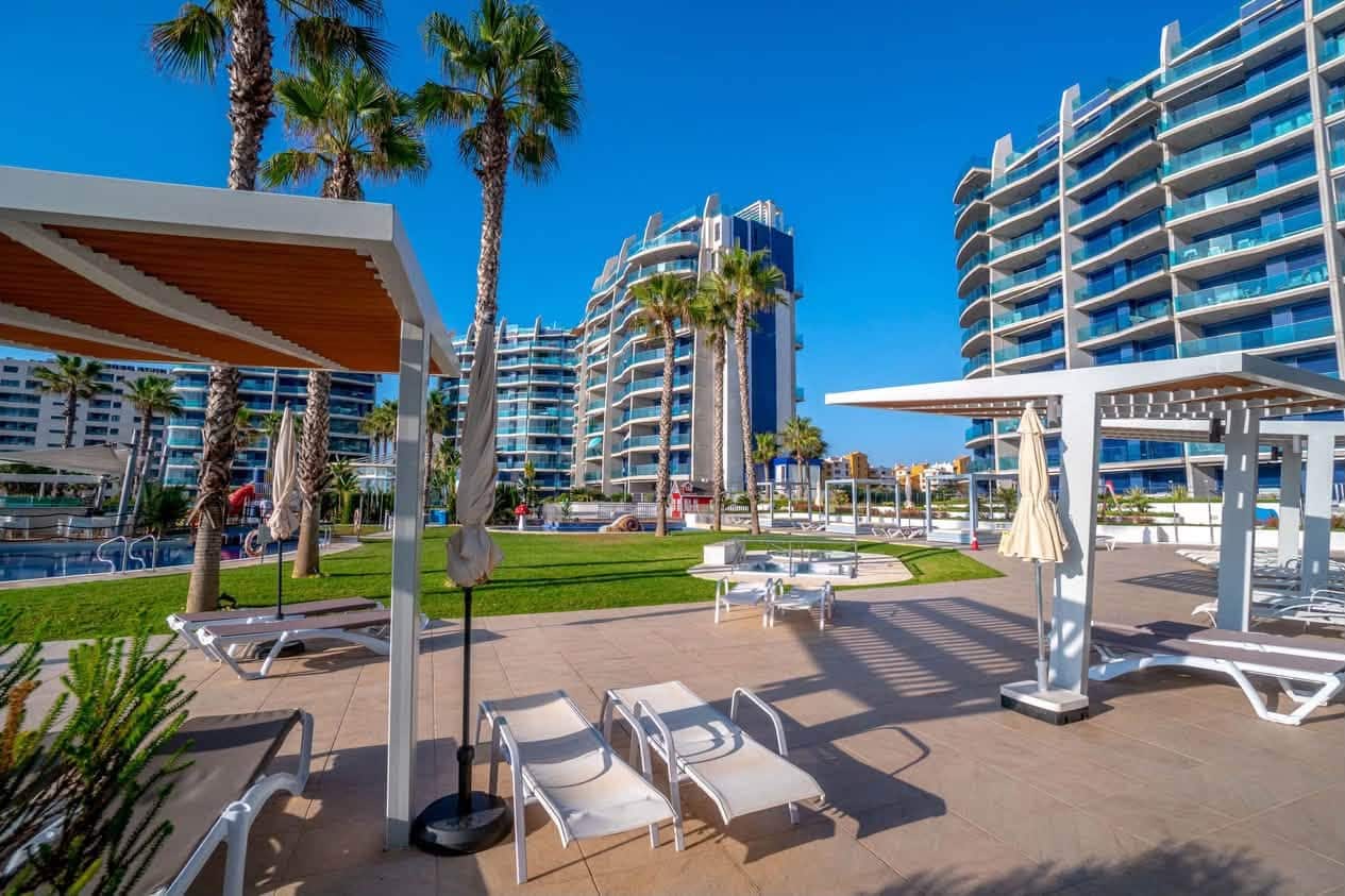 2 soveværelse Lejlighed til salg i Torrevieja med swimmingpool garage - € 450.000 (Ref: 9980133)