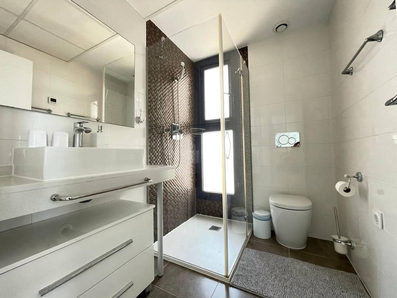 2 soveværelse Lejlighed til salg i Torrevieja med swimmingpool garage - € 450.000 (Ref: 9980133)