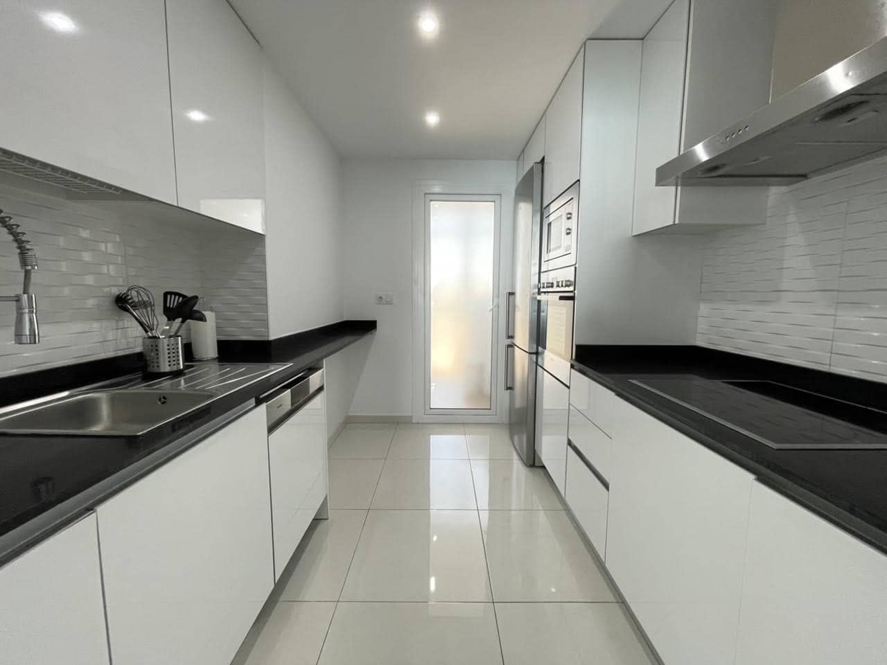 2 soveværelse Lejlighed til salg i Torrevieja med swimmingpool garage - € 450.000 (Ref: 9980133)