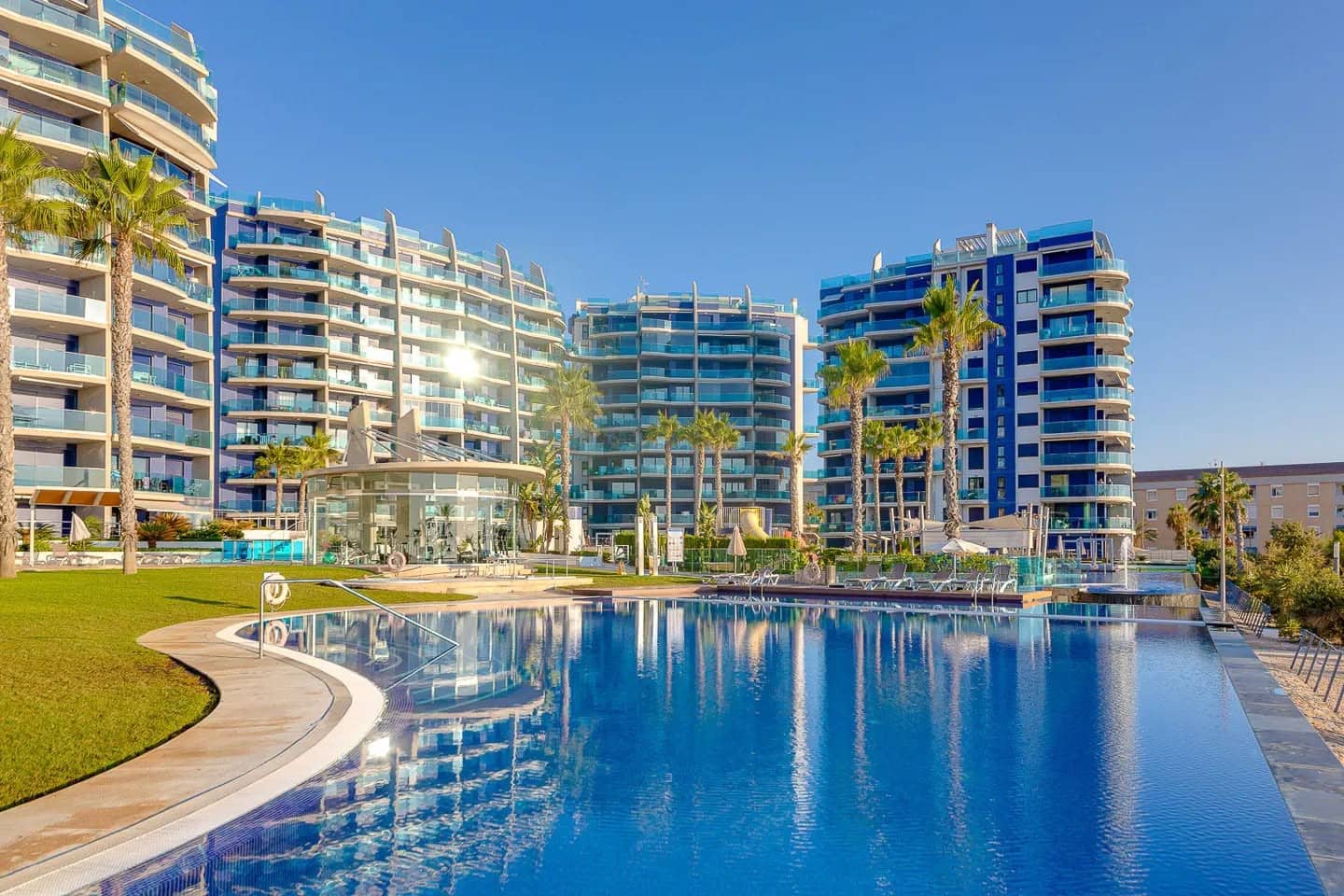 2 soveværelse Lejlighed til salg i Torrevieja med swimmingpool garage - € 450.000 (Ref: 9980133)