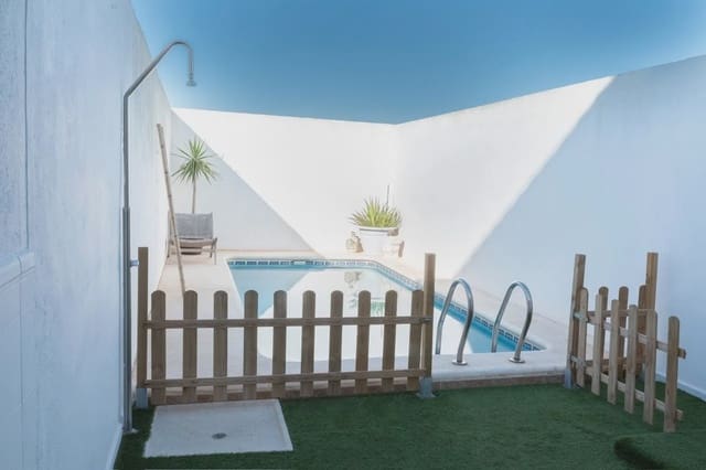 Casa de 4 habitaciones en San Pedro del Pinatar ciudad, San Pedro del Pinatar en venta con piscina - 215.000 € (Ref: 9980134)