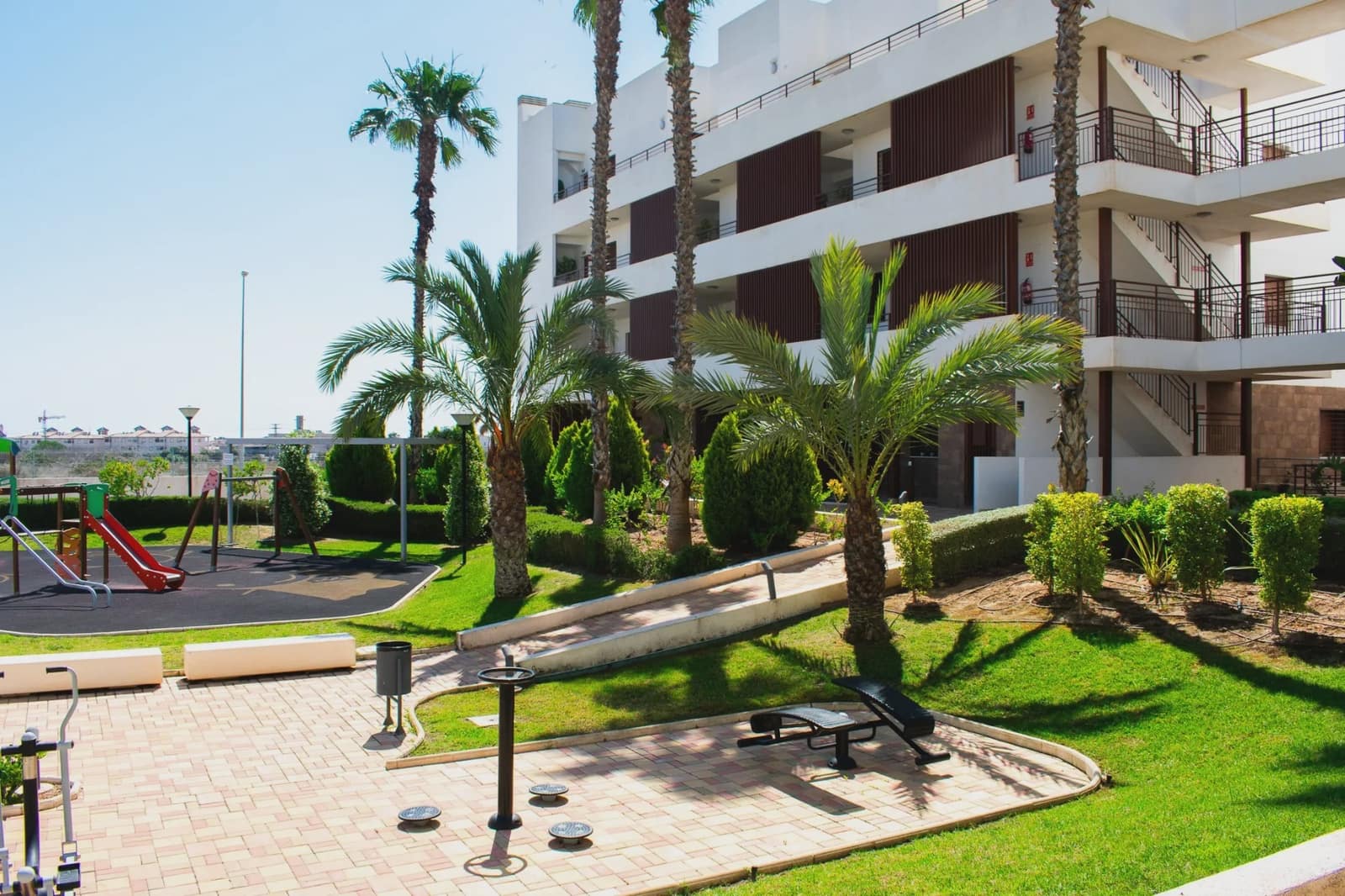 2 soveværelse Lejlighed til salg i Orihuela Costa med swimmingpool garage - € 246.000 (Ref: 9980135)