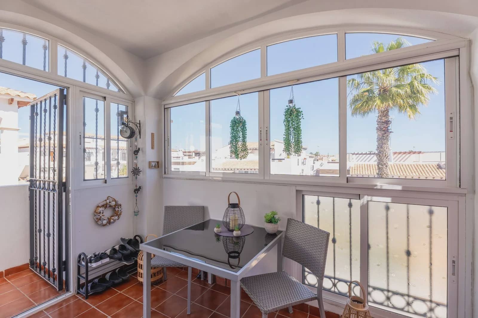 2 makuuhuone Omakotitalo myytävänä paikassa Orihuela Costa mukana uima-altaan 
autotalli - 189 500 € (Ref: 9983716)