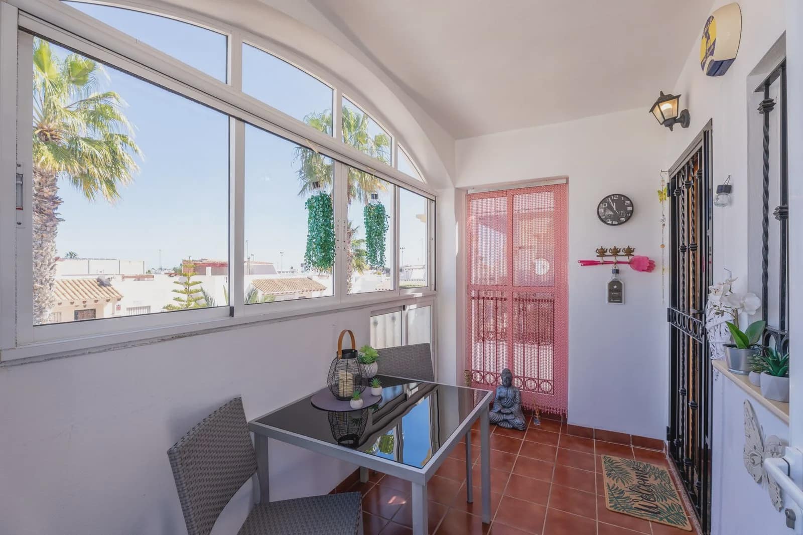 2 makuuhuone Omakotitalo myytävänä paikassa Orihuela Costa mukana uima-altaan 
autotalli - 189 500 € (Ref: 9983716)