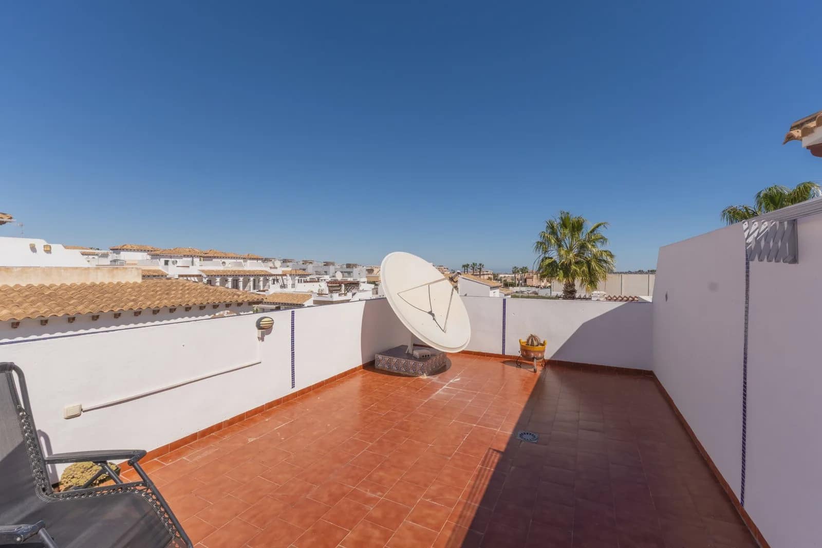 2 makuuhuone Omakotitalo myytävänä paikassa Orihuela Costa mukana uima-altaan 
autotalli - 189 500 € (Ref: 9983716)