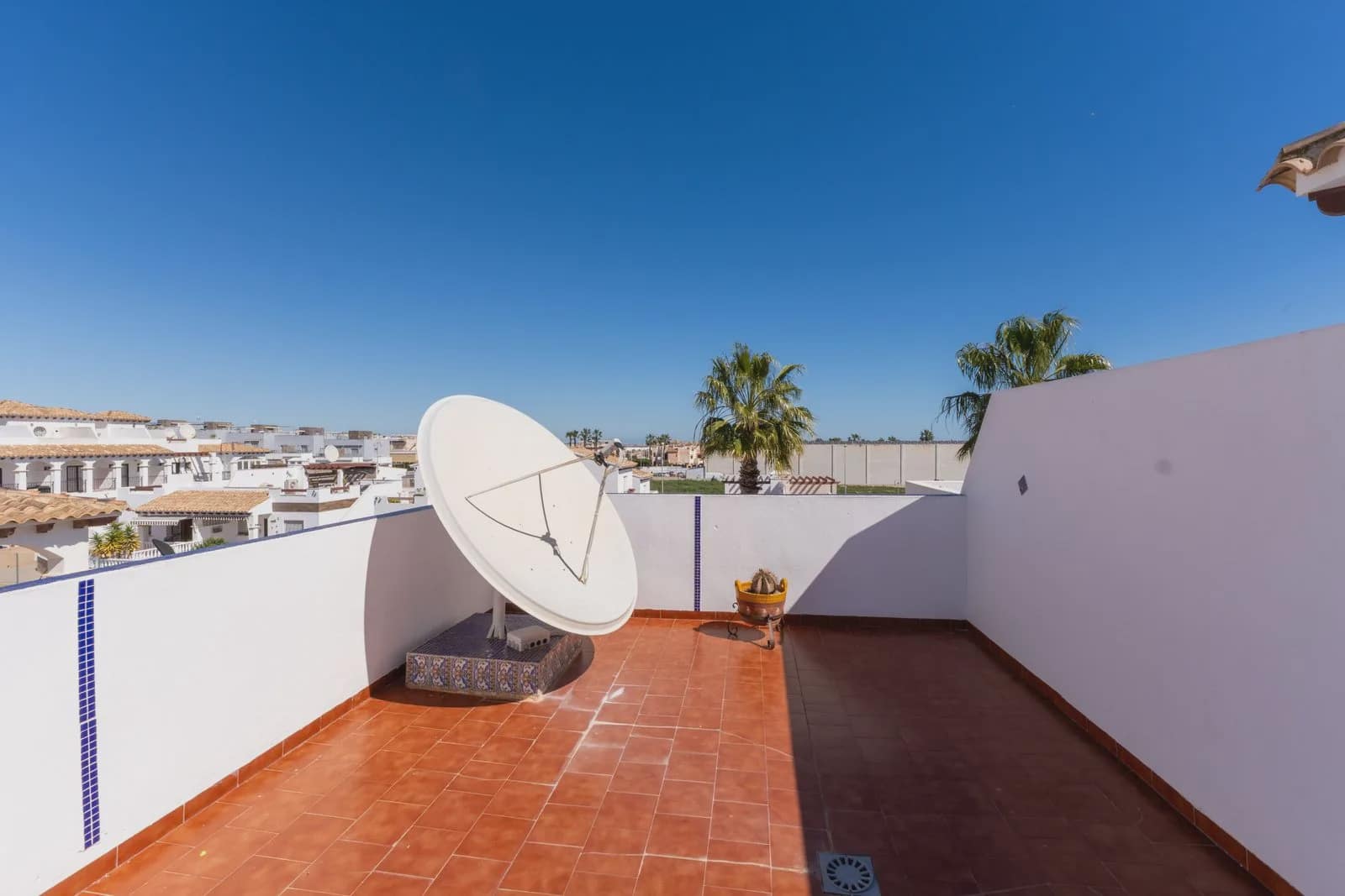 2 makuuhuone Omakotitalo myytävänä paikassa Orihuela Costa mukana uima-altaan 
autotalli - 189 500 € (Ref: 9983716)
