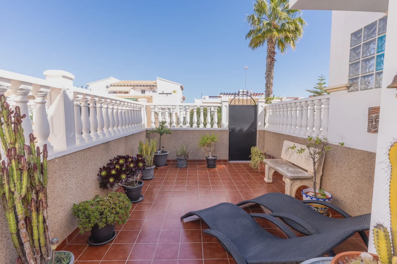 2 makuuhuone Omakotitalo myytävänä paikassa Orihuela Costa mukana uima-altaan 
autotalli - 189 500 € (Ref: 9983716)