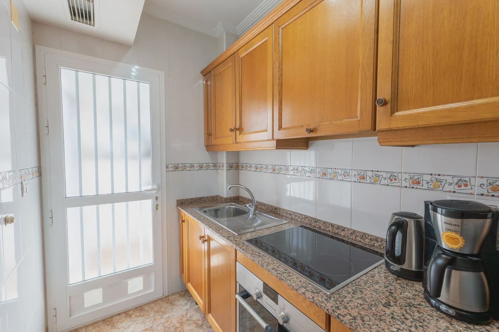 2 makuuhuone Omakotitalo myytävänä paikassa Orihuela Costa mukana uima-altaan 
autotalli - 189 500 € (Ref: 9983716)