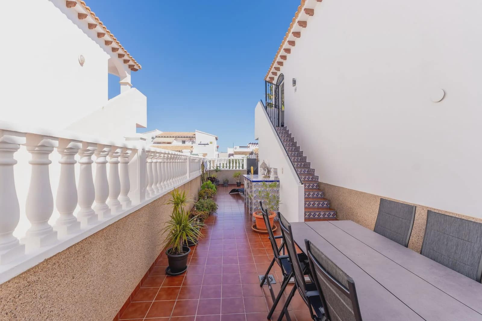 2 makuuhuone Omakotitalo myytävänä paikassa Orihuela Costa mukana uima-altaan 
autotalli - 189 500 € (Ref: 9983716)