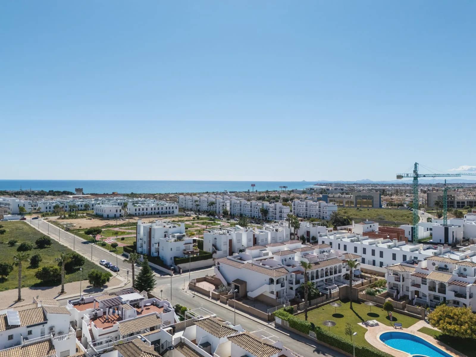 2 makuuhuone Omakotitalo myytävänä paikassa Orihuela Costa mukana uima-altaan 
autotalli - 189 500 € (Ref: 9983716)