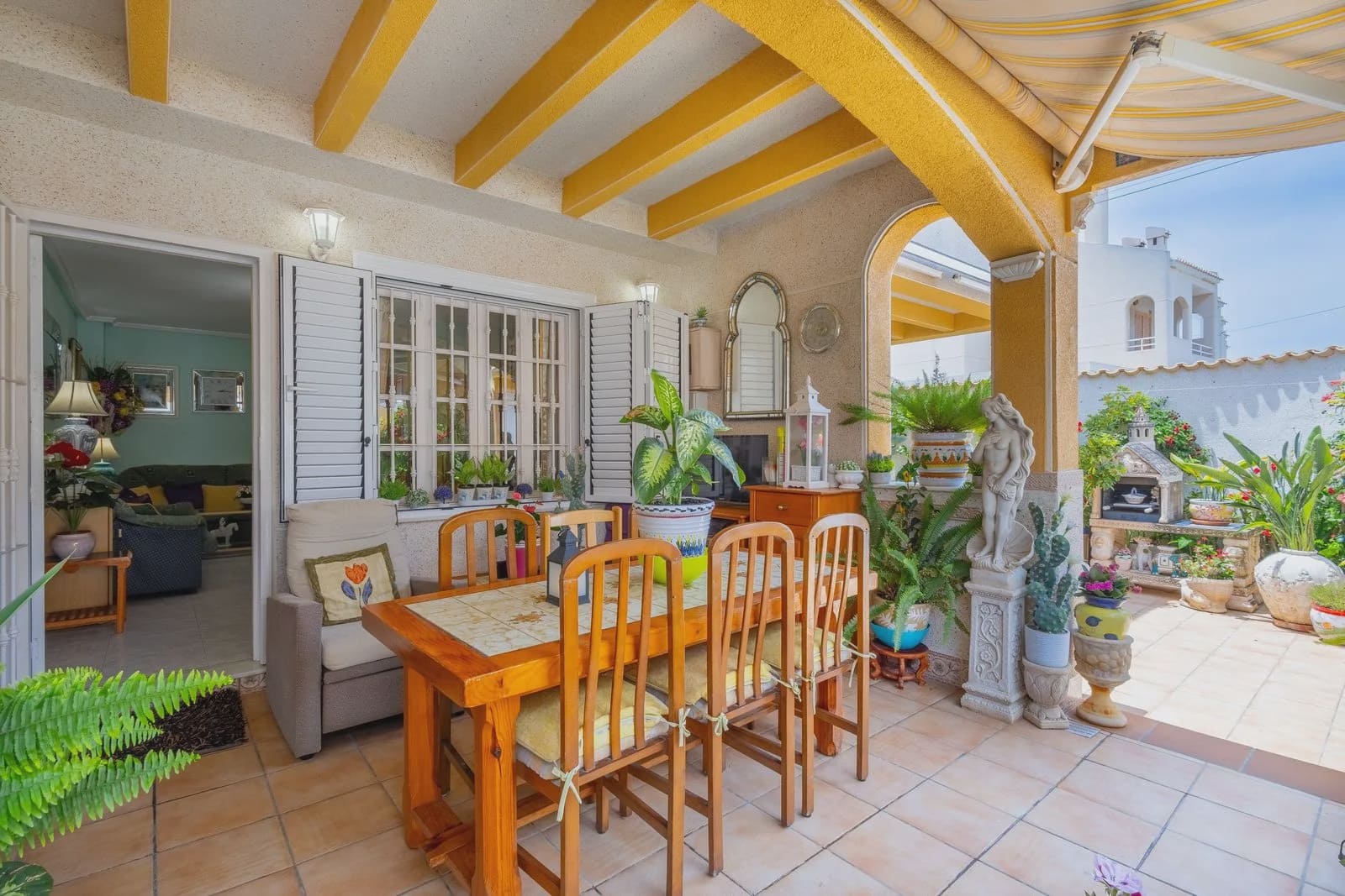 4 Zimmer Haus zu verkaufen in Torrevieja mit Pool - 320.000 € (Ref: 9983719)