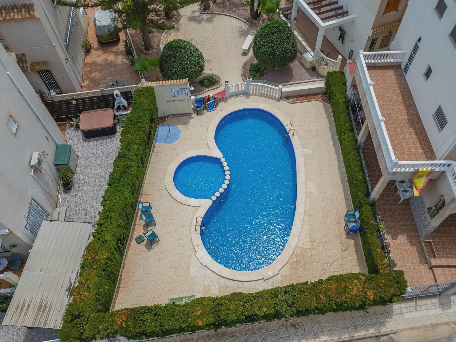 4 Zimmer Haus zu verkaufen in Torrevieja mit Pool - 320.000 € (Ref: 9983719)