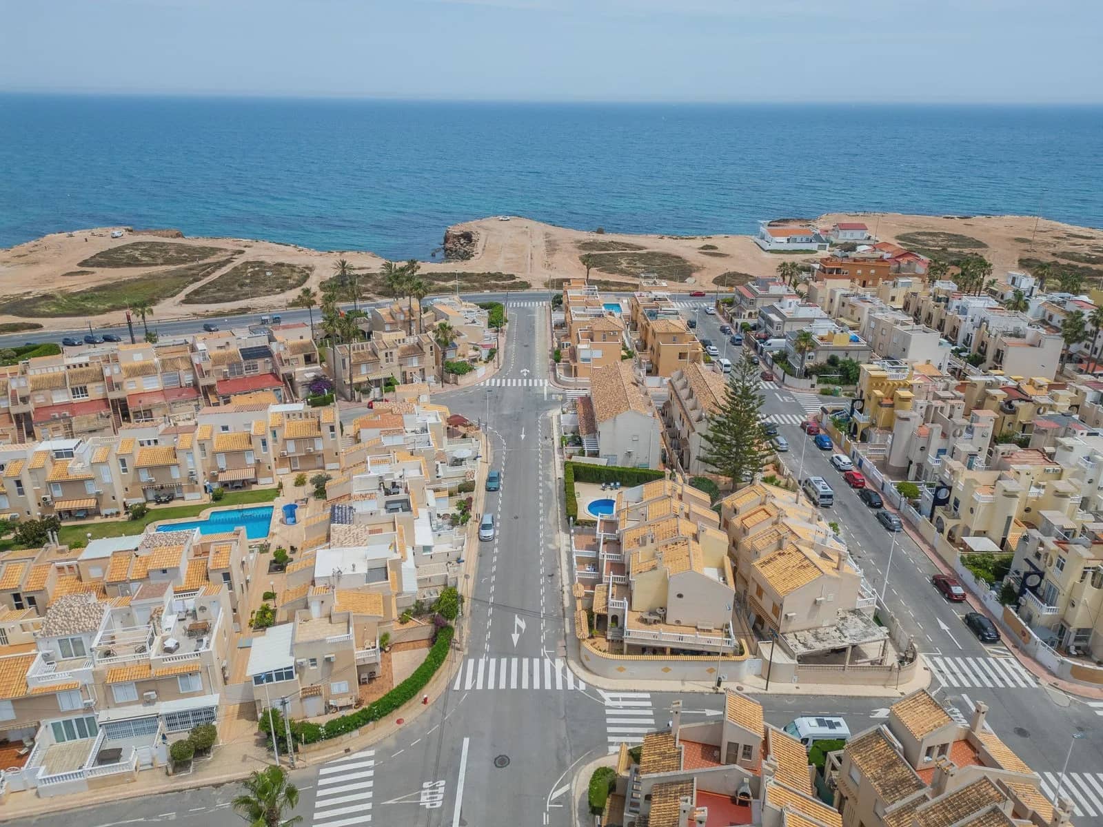 4 Zimmer Haus zu verkaufen in Torrevieja mit Pool - 320.000 € (Ref: 9983719)