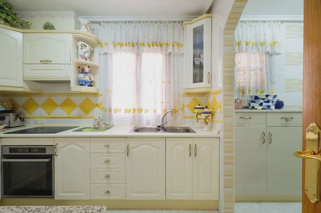 4 Zimmer Haus zu verkaufen in Los Frutales, Torrevieja mit Pool - 320.000 € (Ref: 9983719)