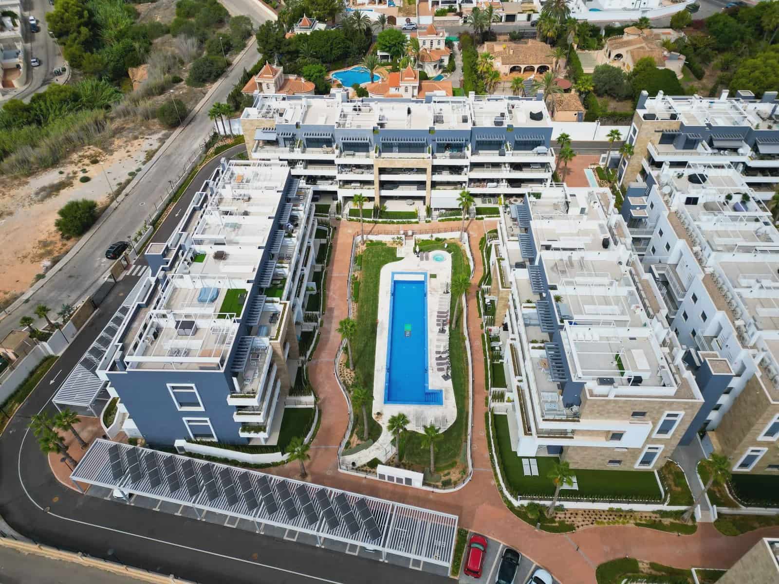 3 sypialnia Apartament na sprzedaż w Playa Flamenca z basenem garażem - 522 000 € (Ref: 9983720)