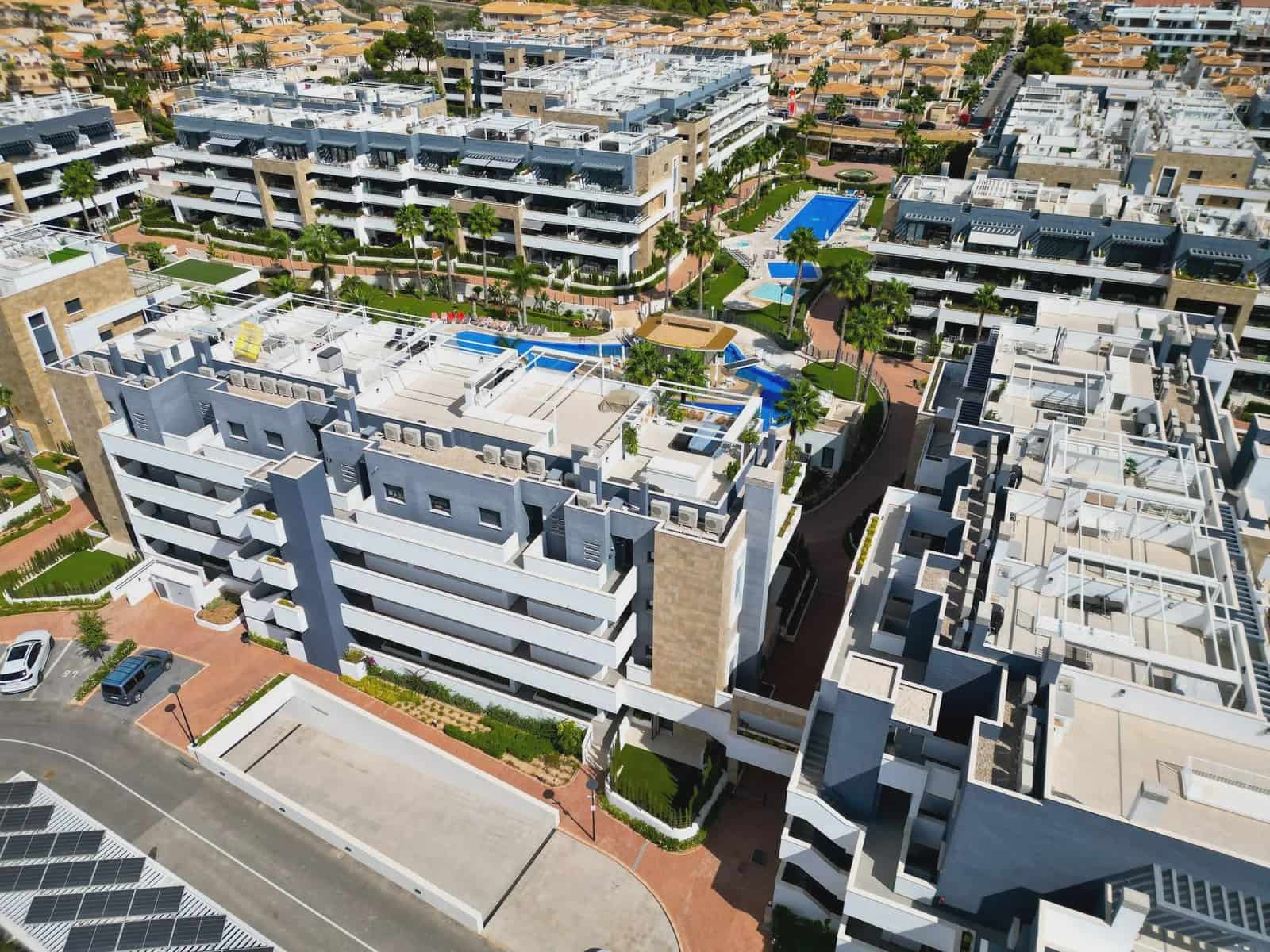 3 sypialnia Apartament na sprzedaż w Playa Flamenca z basenem garażem - 522 000 € (Ref: 9983720)