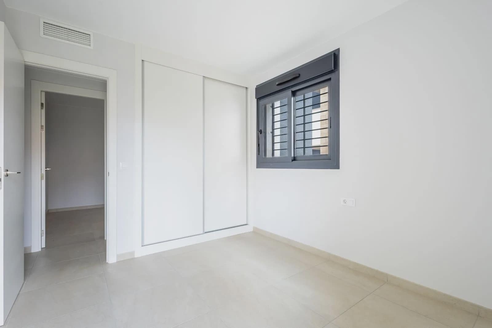 3 sypialnia Apartament na sprzedaż w Playa Flamenca z basenem garażem - 522 000 € (Ref: 9983720)